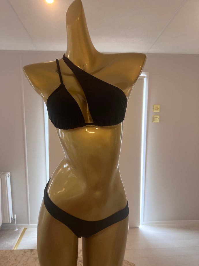 Black bikini
